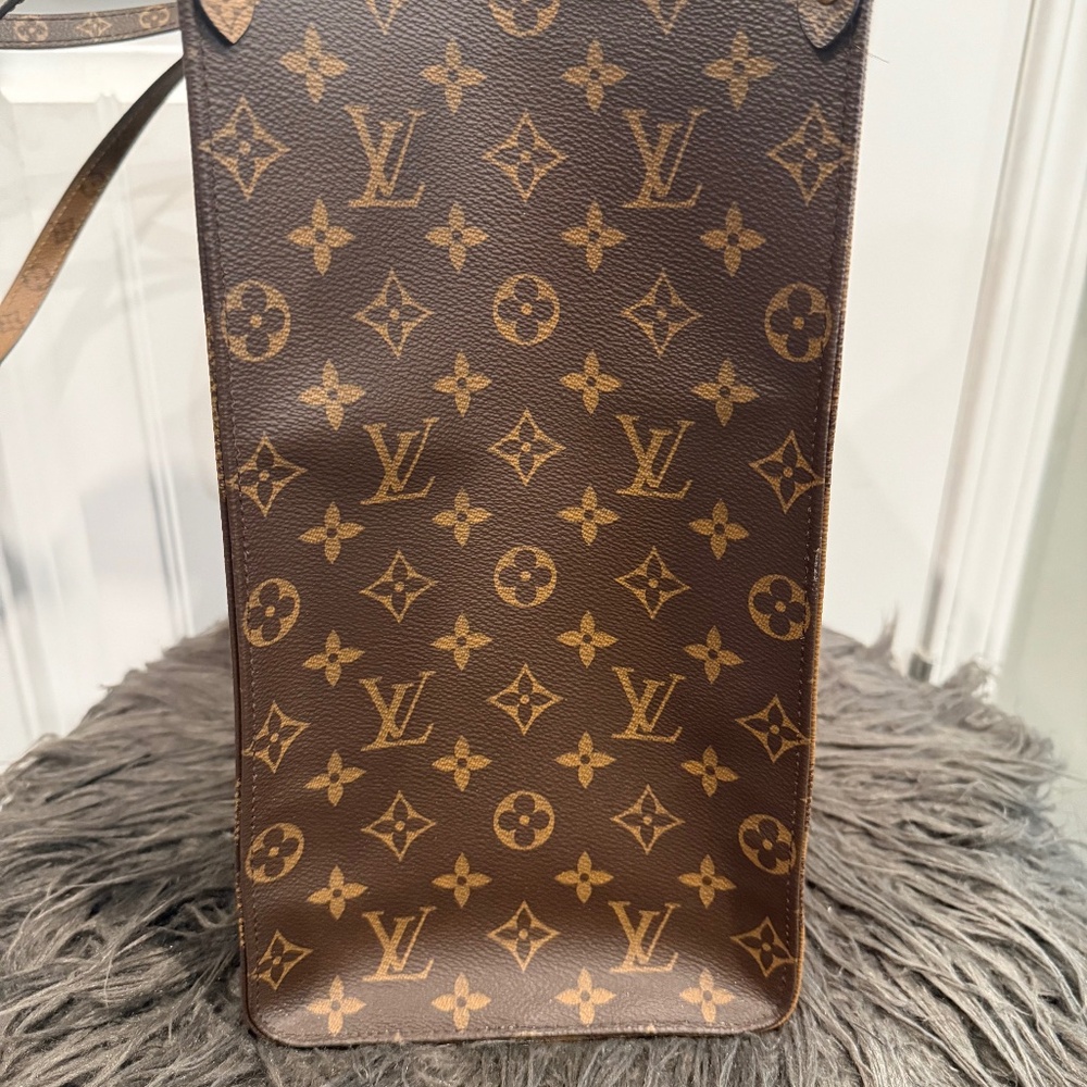 Authentic Louis Vuitton ONTHEGO GM - Picture 4 of 10